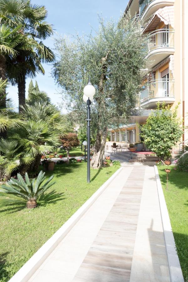 Hotel Drago - Garda Lake Collection เบรนโซเน ซูล การ์ดา ภายนอก รูปภาพ