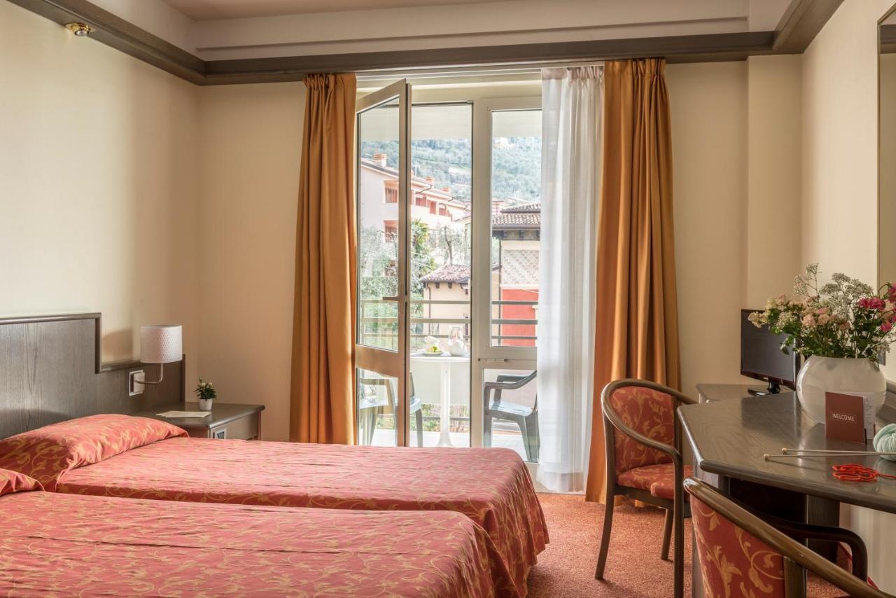 Hotel Drago - Garda Lake Collection เบรนโซเน ซูล การ์ดา ภายนอก รูปภาพ
