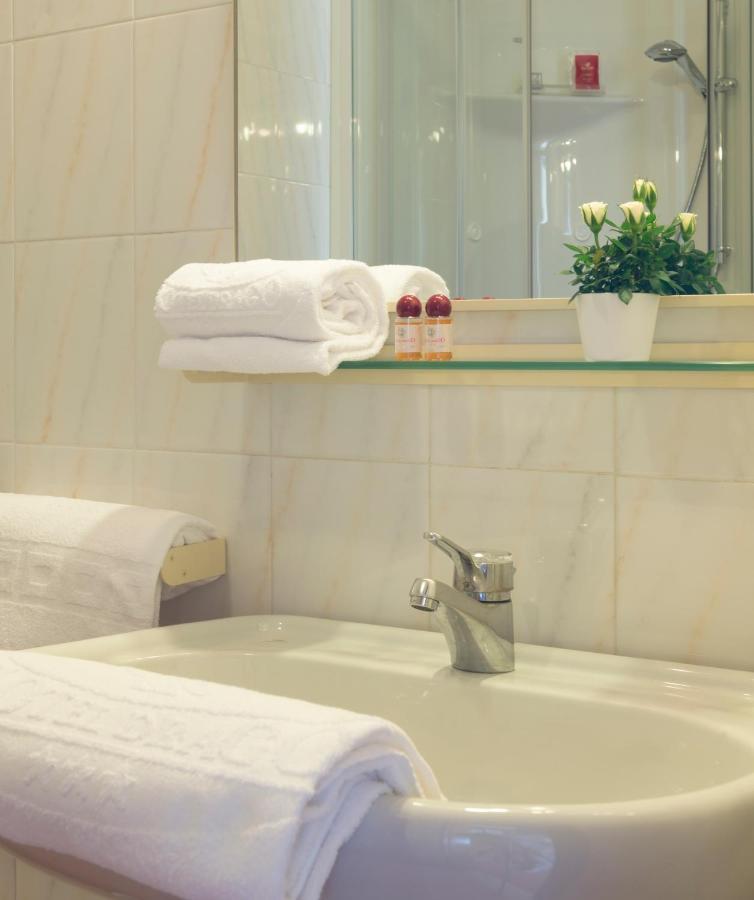 Hotel Drago - Garda Lake Collection เบรนโซเน ซูล การ์ดา ภายนอก รูปภาพ