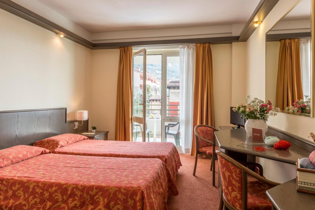 Hotel Drago - Garda Lake Collection เบรนโซเน ซูล การ์ดา ภายนอก รูปภาพ