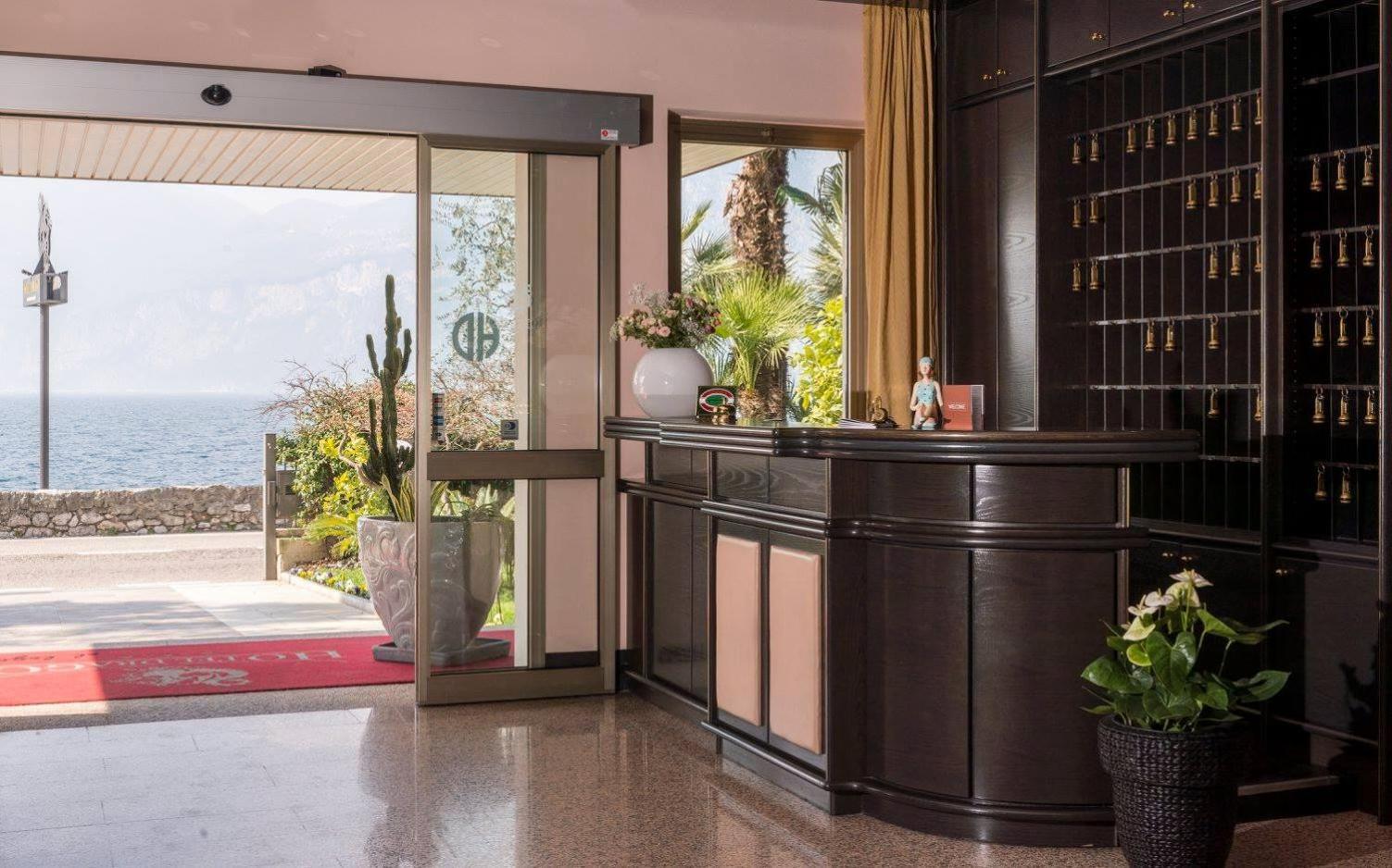Hotel Drago - Garda Lake Collection เบรนโซเน ซูล การ์ดา ภายนอก รูปภาพ